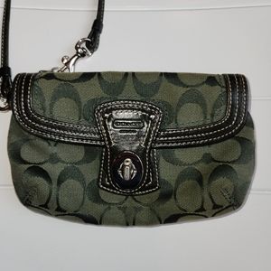 Coach clutch wristlet - olive